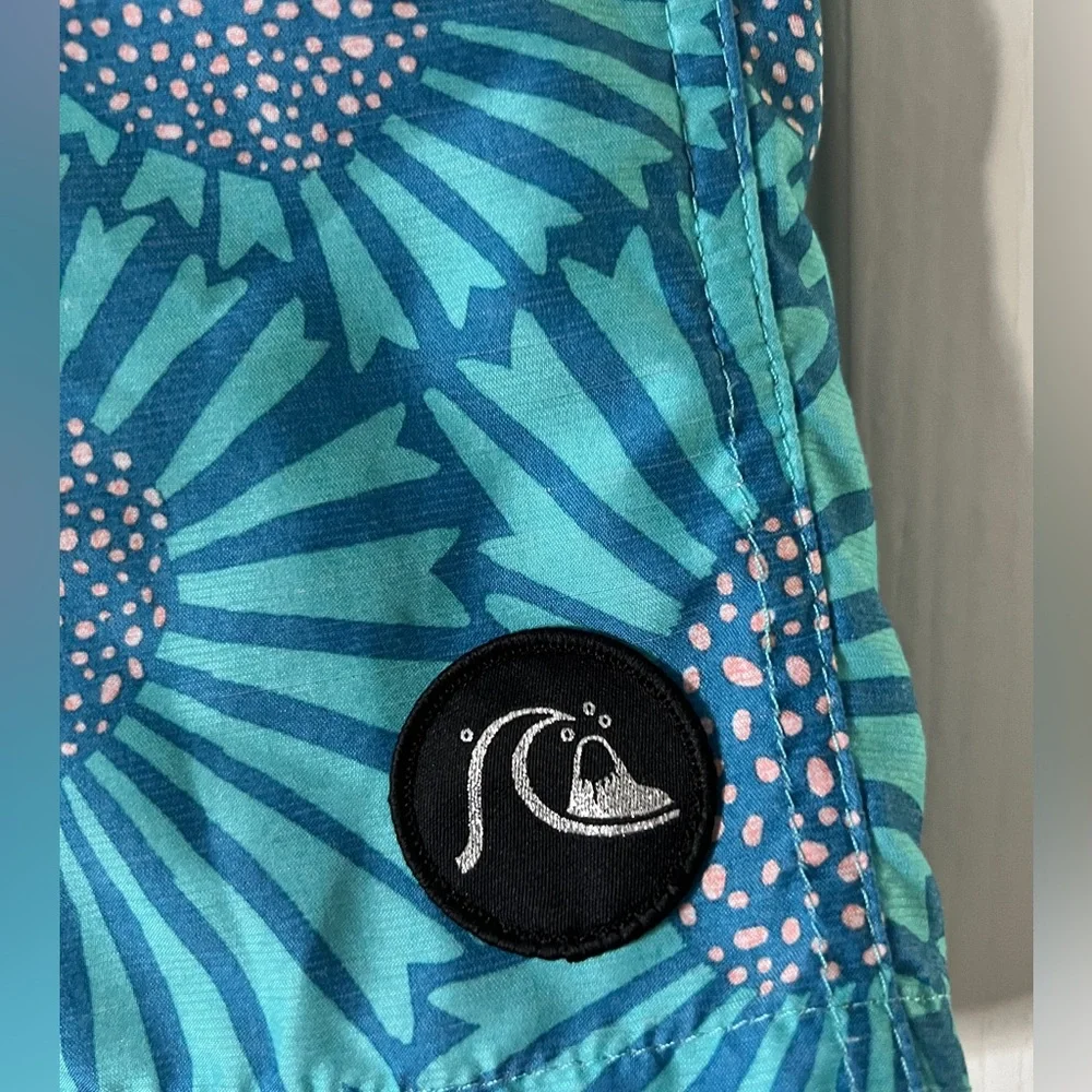 Quiksilver Turquoise Floral Swim Trunks Size‎ Large